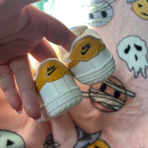 Nike Kids Shoes in White and Yellow - Picture 2 of 8